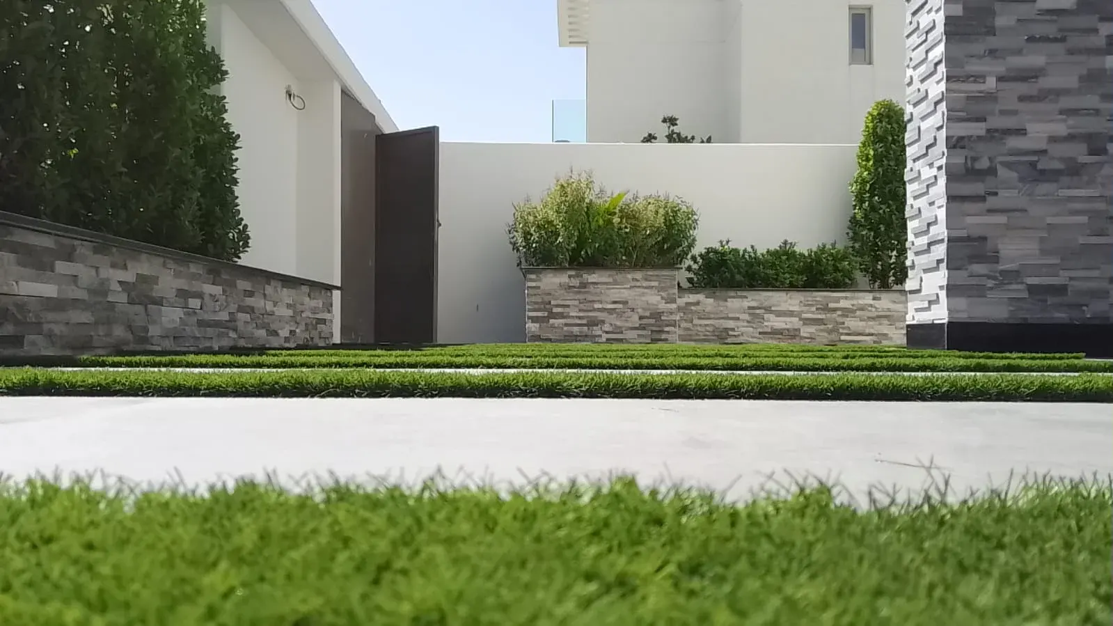 artificial grass installation dubai 